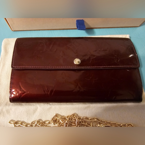 Louis Vuitton Monogram Vernis Sarah Wallet - Picture 11 of 14